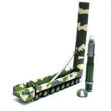 قطعة واحدة من طائرة هليكوبتر الهجوم أباتشي تايجر ، شاحنة النقل M1070 ، طائرة نموذج بلاستيكي مصغر، مجسم مقياس صغير، عرض مجموعة، هدية إبداعية، مناسب للأعمار 14 سنة فما فوق