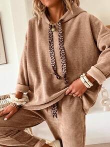 Acelitt 冬季女士深卡其色豹纹抽绳套头连帽衫和高腰灯芯绒裤套装 - 棕色 - 查看 2