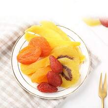 BE&CHEERY 4 Bags Of Various Dried Fruits Weighing 11.29 Ounces, Made Up Of A Combination Of Dried Strawberries, Dried Peaches, Dried Mangoes, Dried Kiwis, And Dried Apricots. The Fruit Set Is Sweet And Sour, Rich In Fruit Flavors, And Can Taste Five Flavors In One Bag. The Ingredient List Is Clean, And The Packaging Is Easy To Carry And Share. It Is Suitable For Office Afternoon Tea, Valentine's Day Gifts, Drama Snacks, After-School Snacks, Picnic Party Snacks, And Is Also A Must-Have Snack For Christmas Eve, Christmas, And Halloween. - 320g - Xem 2