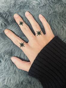 1张持久7-14天的草本临时纹身贴纸，万圣节四角星手部纹身图案，防水个性化酷炫纹身贴纸，男士适用