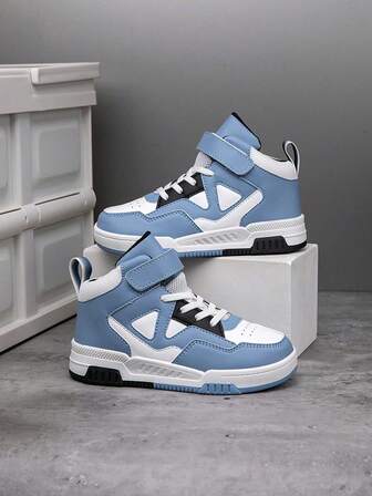 1 par höga barnsneakers, PU-läder, löparskor för inomhus/utomhus, enkla att ta på, halkfria, andningsbara, bekväma, moderiktiga unisex, lappmönsterfärgade