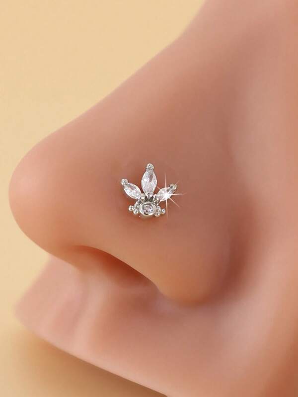 Piercing de nariz minimalista, peça única, para uso diário.