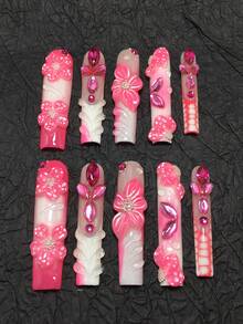 Um Conjunto de 10 Unhas Postiças em Formato de Caixão Artesanais: Esta é uma Coleção Estendida de Unhas Postiças com um Estilo de Luxo Doce de Tom Rosa. Unhas e Suprimentos de Unhas - Multicolorido - Visão 2