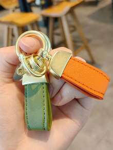 1 pieza Llavero de muñeca de estilo francés de cuero con 2 anillos para llaves y anillo en D anti-pérdida, correa portallaves unisex corta, llavero de coche de moda multicolor, accesorio de bolso de estilo empresarial para uso diario de hombres, accesorio de coche casual, estilo gótico lindo Y2K para la escuela