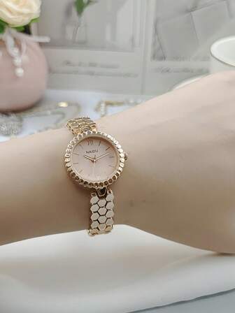 新款时尚女士腕表，精致奢华女士石英手链腕表，尽显高端气质