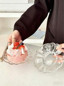 时尚复古花瓣形玻璃杯碟套装 | 高端咖啡/茶杯套装，含甜点盘 | 家居装饰及拍照道具 | 高品质可清洗玻璃餐具 | 朋友聚会送礼佳品