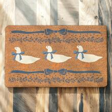 1pc Vintage Blue Ribbon Goose Welcome Doormat - Farmhouse Goose & Floral Design With Checkered Border, Indoor/Outdoor Entry Front Door, Garden, Porch - Beige & Blue Rustic - màu đen - Xem 3