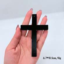 The European And American Retro Dark Style Wooden Cross Necklace Features A Classic Cross Shape With A Cool Feel, And The Long Design Is Perfect As A Sweater Chain. Light Luxury Texture Is Not A Choice For Matching, It Looks Good On Daily Hoodies And Holiday Outerwear, Making It A Versatile Item That Spicy Girls Must Bring When Going Out, Easily Filling The Dark And  Atmosphere. - màu đen - Xem 4