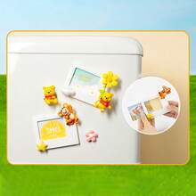 Miniso Kotak Foto Polaroid Seri Winnie The Pooh Disney, Desain Foto Instan Retro yang Lucu, Alas Bingkai Foto Mini, Cocok untuk Dekorasi Meja Rumah dan Kantor, Hadiah Ulang Tahun dan Liburan (Dikirim Acak 1 buah) - MultiWarna - View 3