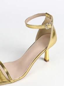 Damen modische elegante Sandalen mit goldfarbigem PU-Riemen, quadratischer Zehenpartie, Knöchelriemen und Stilettoabsatz. Charmante, luxuriöse, metallisch glänzende High Heels für Partys, Hochzeiten und Outdoor-Events, Kittenheel - Gold - Übersicht 8