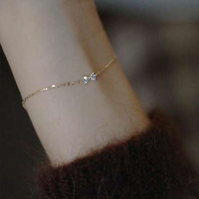 1条925纯银可爱蝴蝶结立方氧化锆连接链手链，精致珠宝礼品，适合女性日常佩戴、派对和婚礼。