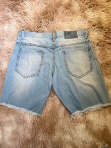 Bermuda curtinho jeans rasgada masculiho  N015 estilo moderno - Lavagem clara - Visão 3