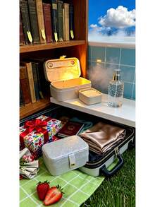 Mini boîte à bague portable, petit organiseur de bijoux pour les voyages - Étui cadeau  élégant et compact pour boucles d'oreilles, colliers et accessoires - Parfait pour les occasions spéciales, les vacances et l'utilisation quotidienne - Idéal pour les femmes et les filles à la recherche de solutions de rangement élégantes - Gardez vos bijoux libres et facilement accessibles avec cette jolie mini-boîte