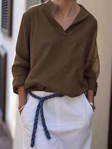 Blusa de manga larga elegante y versátil de unicolor para mujer de talla grande, cómoda camisa de manga larga de cuello en V de talla grande, diseño de hombros caídos, hecha de tela tejida semitransparente