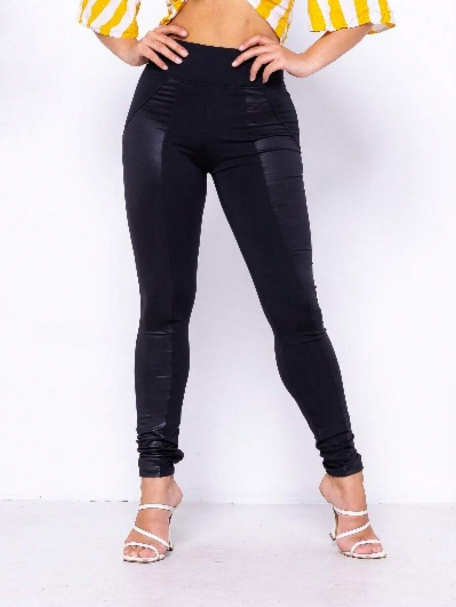 Calça Legging Feminina Montaria com Detalhes em Cirrê Suplex Premium