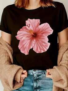 Camiseta Vintage Hawaiana de Mujer con Estampado Floral en Rosa Suave y Melocotón - Top Relajado de Manga Corta, Blusa Casual para Verano, Ideal Para Atuendos Playa o Fiestas Luau, Blusas y Tops para Mujer, Tops para Mujer, Tops para Mujeres, Camisetas para Mujer, Blusas y Tops para Mujer, Camisas para Mujer, Navidad, Camisetas para Mujer, Blusas para Mujer, Ropa de Moda para Mujeres, Camisetas para Mujer, Blusas para Mujer, Tops de Verano para Mujeres, Camisetas para Mujer, - Negro - Ver 2