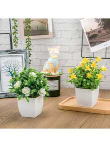 Bộ 2/4 món đồ trang trí hoa và cây xanh nhân tạo, bao gồm các cây giả nhỏ và hoa trang trí nhiều màu sắc trong chậu, lý tưởng để trang trí bàn trong nhà, lan can hành lang, tăng thêm vẻ đẹp thẩm mỹ. - Nhiều màu - Xem 3