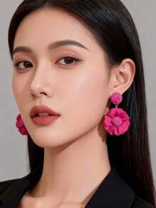 1 par de pendientes largos de flor de fibra de raffia bohemia, diseño hermoso y exquisito, tejido de material de metal y ratán de poliéster, adecuado para que las mujeres lo usen, también se puede elegir como regalo, adecuado para viajes de verano y otoño, vacaciones en la playa, fiestas, bailes, etc.