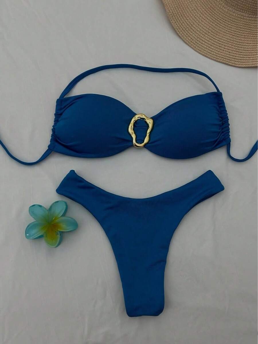 Bikini Set. The Top Is Strapless With A Gold Metallic Detail In The Center, Creating An Elegant Look. The Bottom Is A High-Cut, Beachy Style. - Xanh đậm - Xem 1