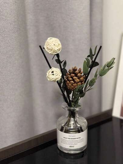 一套（1瓶香薰精油+4根藤条）无焰家用香薰精油扩香器套装，持久留香，适用于卧室、浴室、客厅等空间。圣诞装饰