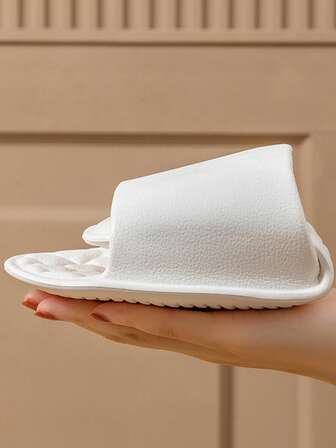 1 st minimalistiska lätta hotelltofflor, med geometrisk massagedesign på innersulan, bekväma, halkfria och luktresistenta, lämpliga för hemmet, sovrummet, duschen, resor, pendling, studentboendet med mera. Perfekt för dubbel 11, skolstart, examenssäsong!