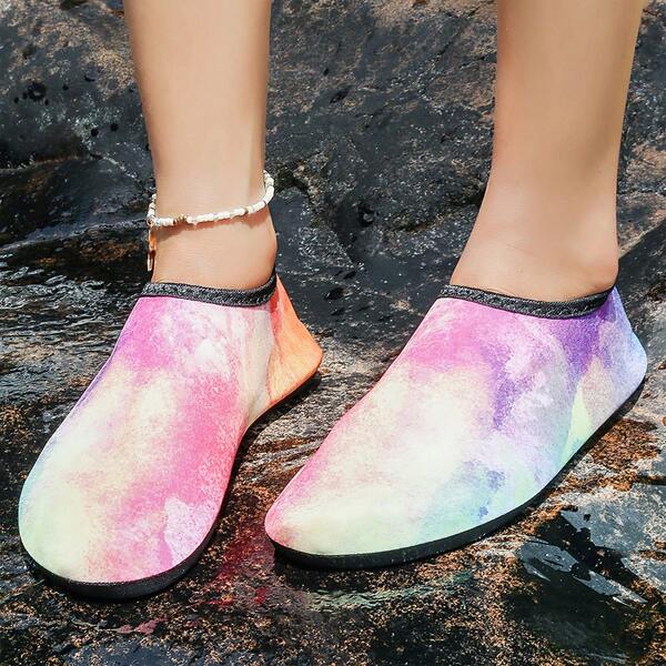 Zapatillas deportivas versátiles con efecto tie-dye para mujeres | Adecuadas para trekking, deportes acuáticos, playa, yoga, fitness. Transpirables, suaves, ligeras y portátiles. Combina funciones de trekking, deportes acuáticos y buceo. Proporciona un soporte cómodo y estética para diversos escenarios, desde surfear las olas, explorar el fondo marino, hasta realizar yoga y entrenamientos de fitness en casa.