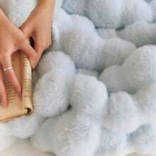 1条奢华仿毛皮毛毯，加厚双层柔软蓬松，触感如云朵般柔软，适用于家居、客厅、卧室、沙发等场所，也是提升家居生活品质的绝佳礼物。 - 淺藍色 - 查看 4