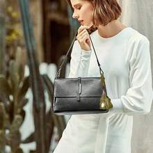 Carteira mini quadrada em couro PU, modelo 2026, com decoração floral espelhada, textura multicolorida, compacta e portátil para moedas, cartões, dinheiro e chaveiros. Acessório versátil para o dia a dia.