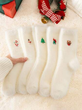 5双白色绒面圣诞袜，男女通用中筒加厚保暖冬季室内袜，非常适合寒冷天气穿着。采用圣诞主题设计，舒适百搭，面料柔软——是馈赠亲朋好友的理想圣诞礼物！