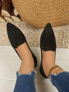 Mocasines planos de punta negros para mujer, zapatos planos de moda clásicos tipo slip-on, zapatos casuales para el hogar, todo el año, oficina, escuela, exterior, fiesta, versátiles - Negro - Ver 4