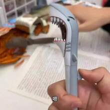 1支鲨鱼K-Pop主题可伸缩黑色圆珠笔 - 趣味十足，神秘办公用品，卡通可爱文具鲨鱼造型圆珠笔，学生书写流畅，办公用品文具，抽象恶作剧流畅圆珠笔，可边吃薯片边做趣味减压签名笔，黑色美人 - 彩色 - 查看 5