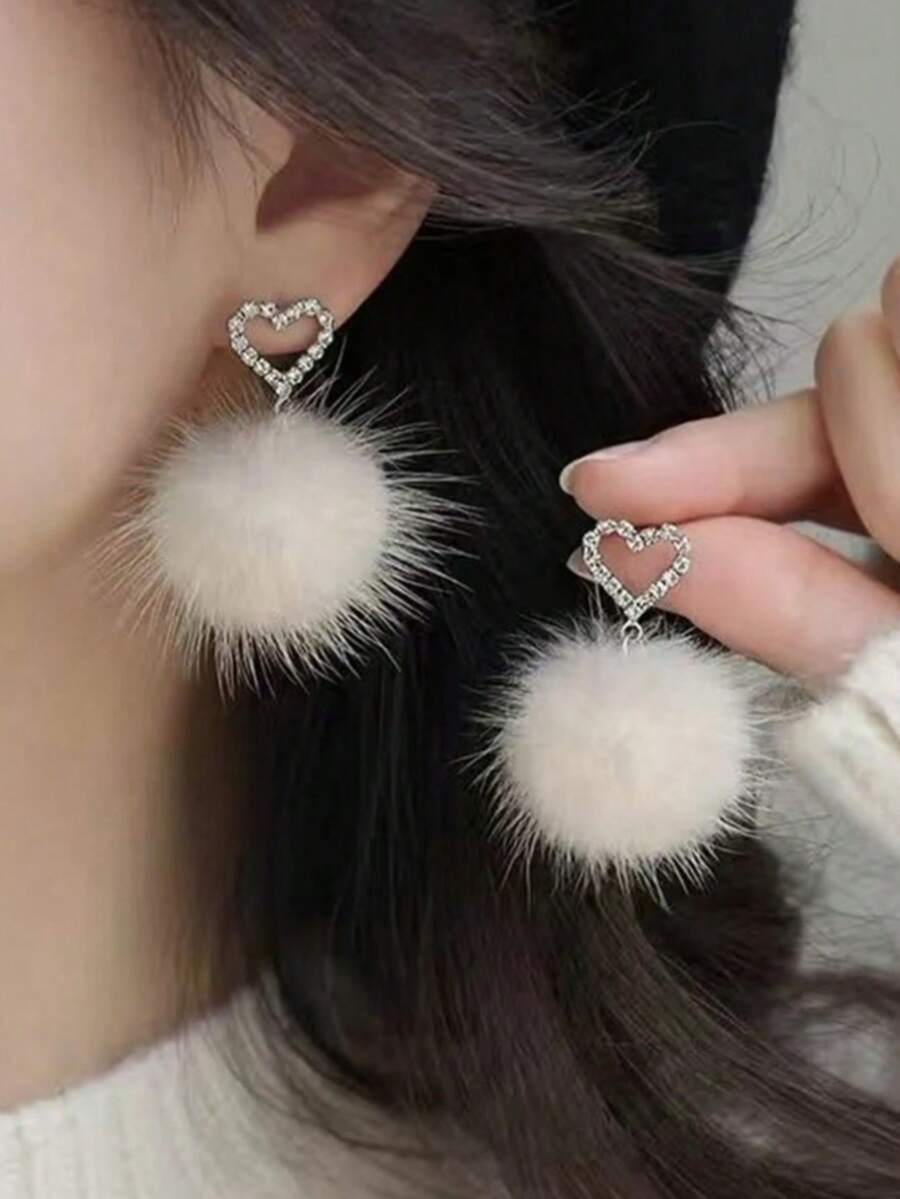 1对时尚简约镂空心形毛绒球耳环，冬季送给女性的礼物，圣诞节、新年、情人节、母亲节礼物