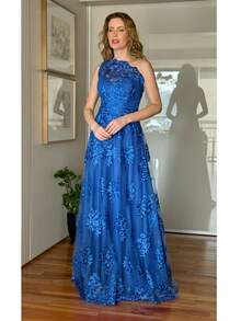 The Agata Royal Blue Embroidered Long Party Dress, With A One-Shoulder A-Line Silhouette And Boho Style, Is A True Icon Of Elegance And Sophistication. Perfect For Romantic Bridesmaids, Modern And Stylish Mothers Of The Groom And Mothers Of The Bride, Graduates, Or Guests Who Wish To Make A Stylish, Refined, And Luxurious Statement. - 寶藍色 - 查看 5