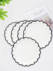 10个/20个/50个装黑白纸盘，7英寸/9英寸，白色纸盘带黑色滚边，可爱白色扇形纸盘，一次性花形餐盘，甜点派对餐盘，适用于婚礼、新娘送礼会、生日、毕业典礼、新年派对等场合的装饰 - 白底黑邊 - 查看 5