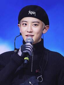 1. 秋冬季男士新款贝雷帽，大头围设计，帅气鸭舌反戴式帽带，适合嘻哈、街头、优雅等多种风格。