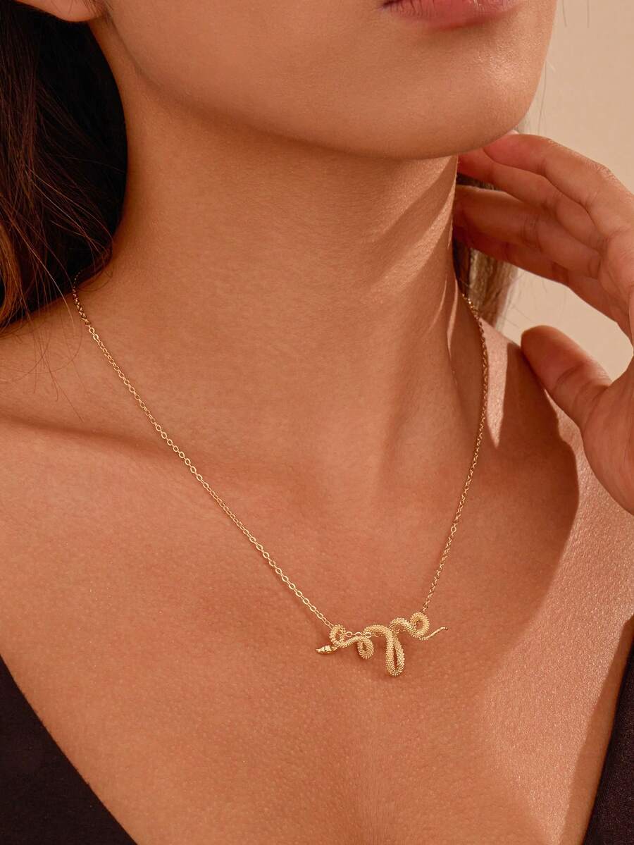1 Piece Dainty Gold Snake Necklace For Women,Elegant Adjustable Serpents Necklace Unique Snake Figure Necklace With Adjustable Length For Daily Wear Dates Parties,Luxury Jewelry Gift For Wedding/Anniversary/Mother's Day/Valentin's Day/Christmas Day/Thanksgiving Day