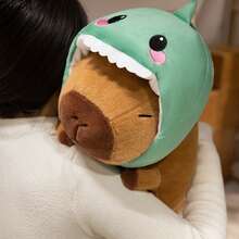 动漫风格水豚毛绒玩具，配有鲨鱼、恐龙和小鸡头箍，柔软涤纶填充动物，深棕色，可爱礼物，适合圣诞节、生日、情人节和动漫迷（3岁以上） - 彩色 - 查看 7