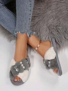 Pantufas femininas confortáveis de pelúcia para outono/inverno, com cores contrastantes, design cruzado e decoração com pérolas e strass. - Cinza claro - Ver 2