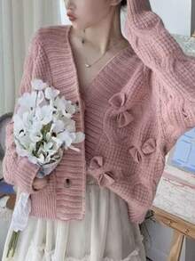 EAVA 粉色可爱甜美风V领针织衫，手工立体蝴蝶结，休闲柔软短款都市女式毛衣外套，可爱上衣，情人节，情人节女装，情人节服装 - 粉色 - 查看 2