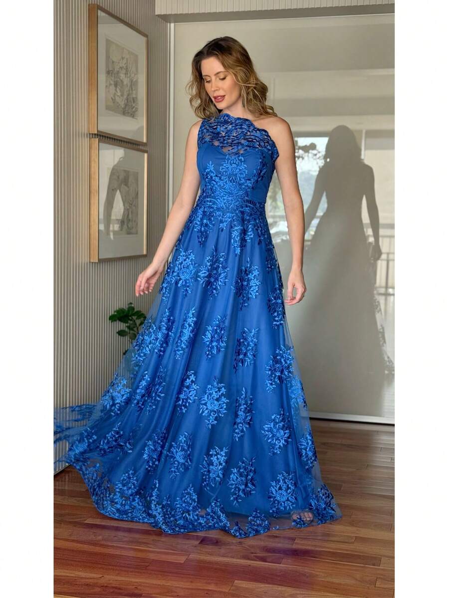 The Agata Royal Blue Embroidered Long Party Dress, With A One-Shoulder A-Line Silhouette And Boho Style, Is A True Icon Of Elegance And Sophistication. Perfect For Romantic Bridesmaids, Modern And Stylish Mothers Of The Groom And Mothers Of The Bride, Graduates, Or Guests Who Wish To Make A Stylish, Refined, And Luxurious Statement. - 寶藍色 - 查看 1