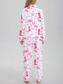 Set de pijamale pentru femei cu imprimeu de cizme de toamnă/iarnă, 2 buc, stil occidental, ținută la modă și frumoasă, top confortabil cu mânecă lungă și guler cămașă și pantaloni lejeri cu talie elastică, pijamale pentru petreceri de sărbători, îmbrăcăminte casual pentru casă în aer liber, haine de toamnă