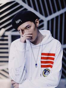 1. 秋冬季男士新款贝雷帽，大头围设计，帅气鸭舌反戴式帽带，适合嘻哈、街头、优雅等多种风格。