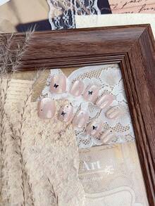 10PCS High Quality Handmade Short Sequined Cat Eyes Paired With Butterfly Tie Stickers For Exquisite And Elegant Press On Nail Art. Suitable For Women, Girls, Dance Parties, And College Style Acrylic Square Nails With A Simple And High-End Feel. Fake Nails Come With Jelly Glue And Rubbing Strips