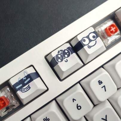 مفاتيح كرتونية أنمي للرياضات الإلكترونية، مجموعة مفاتيح إضافية R4، تركيبة لونية سوداء وذهبية، مفتاح ESC إضافي، بروفايل Cherry OEM، مصنوع من مادة PBT متينة، مناسب للوحات المفاتيح الميكانيكية، مفاتيح شخصية للمكتب والألعاب