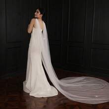 1pc Bride Wedding Dress, Long Hand-Sewn Butterfly Embellished Elegant Cathedral Train Bridal Gown With Cape - Multicolor - View 3