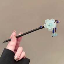 新款中国风复古花卉发簪，高端简约现代木质发饰，适用于汉服和旗袍，搭配珍珠、玻璃、流苏装饰，色彩丰富（绿色、白色、红色等），风格精致优雅，质地光滑细腻；花卉和流苏装饰采用合金电镀和3D浮雕工艺，既保留了传统韵味，又融入了现代美学，是女士头饰和发饰的理想之选。 - 多色A - 查看 7