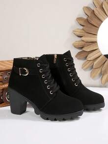 Botas de cano curto femininas para o outono/inverno, com cadarço, fivela de metal e salto grosso, estilo britânico moderno, versáteis, antiderrapantes e quentinhas. - Preto - Ver 8