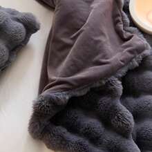 1条奢华仿貂绒毛毯，加厚双层柔软蓬松，触感如云朵般柔软，适用于家居、客厅、卧室、沙发等场所，也是提升家居生活品质的绝佳礼物。 - 暮色灰 - 查看 9