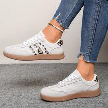 1 Pair Women's Striped Patchwork Low-Top Casual Shoes, Young & Fashionable, Streetwear Style, Suede Lace-Up Flat Sneakers, Versatile & Comfortable For Daily Wear - Beige - View 3