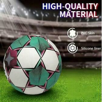 优质专业5号足球，采用高品质加厚PU材质，手工无缝热粘合工艺，防水高弹，耐磨，适合专业户外训练和比赛，也适合成人和儿童室内/沙滩休闲娱乐，是完美的节日礼物。